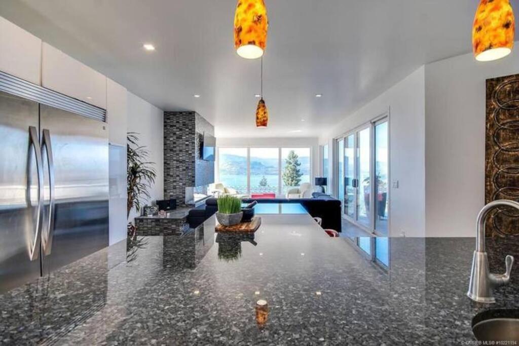 The Infiniti Villa Kelowna Esterno foto